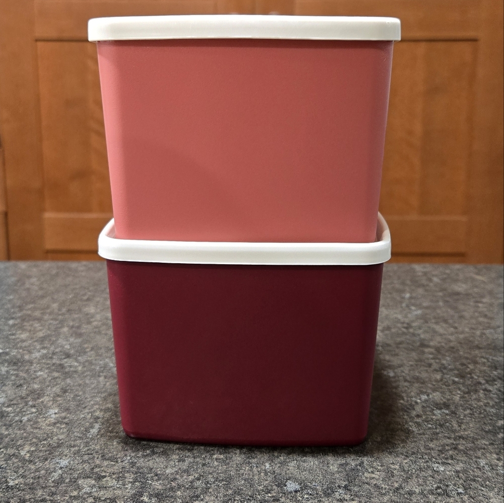 Tupperware Retro Chic Square Round 2-pc Set - Picture 2 of 3